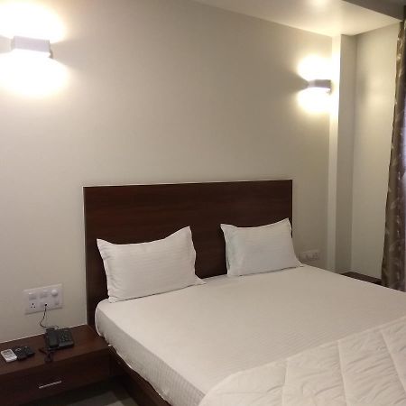 Manasi Inn Сатара Экстерьер фото