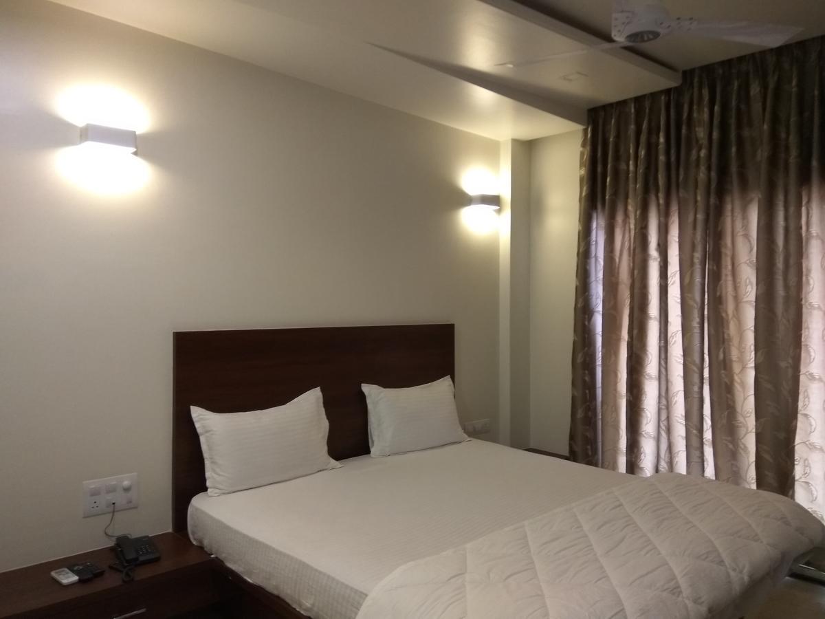 Manasi Inn Сатара Экстерьер фото