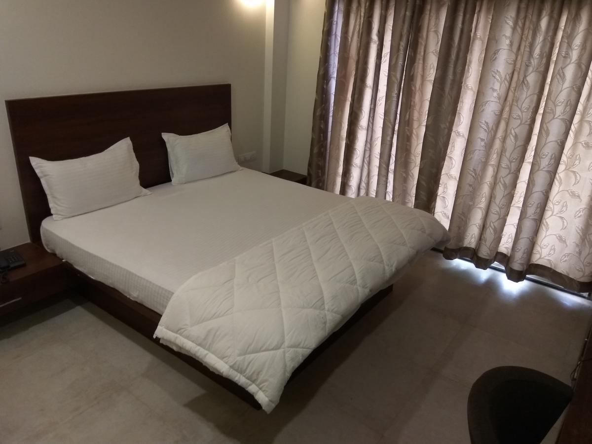 Manasi Inn Сатара Экстерьер фото