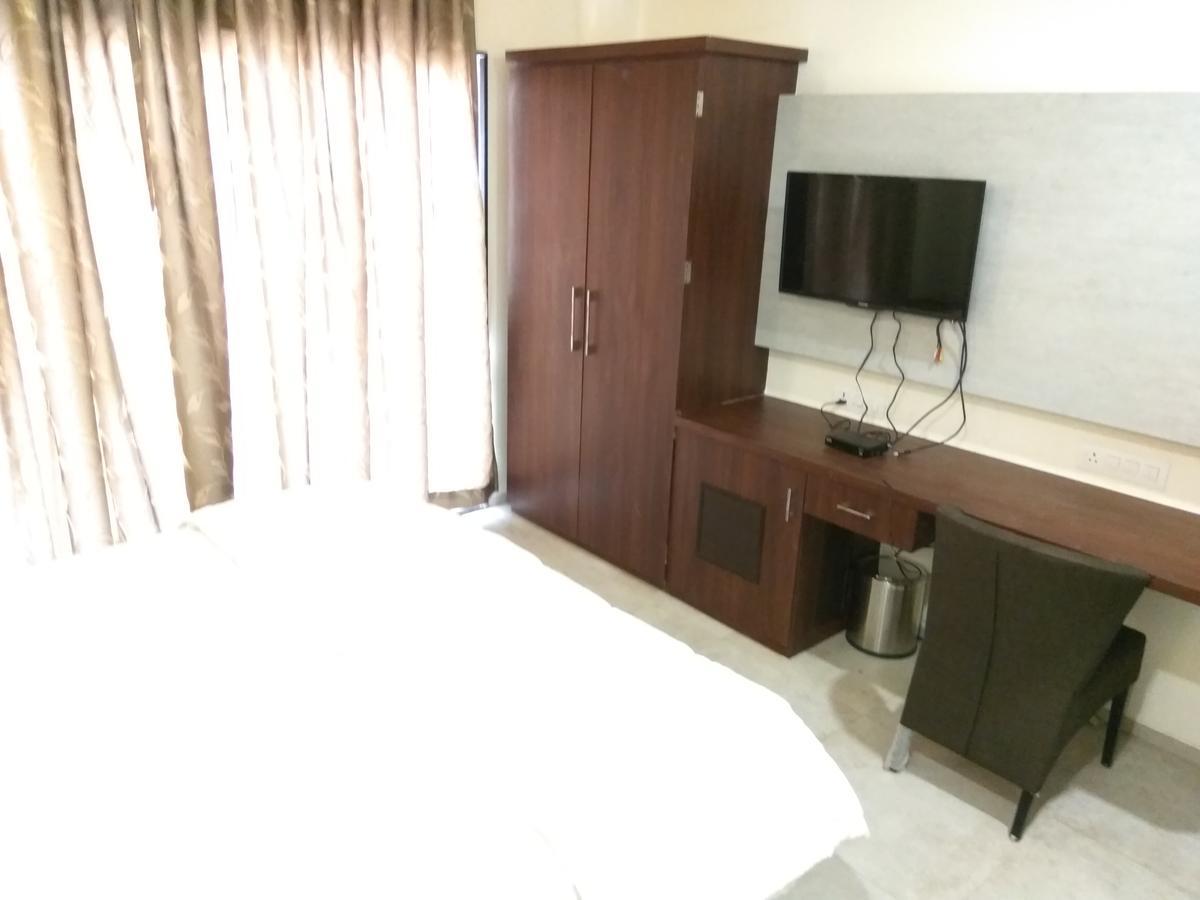 Manasi Inn Сатара Экстерьер фото