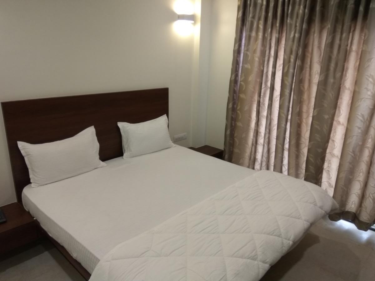 Manasi Inn Сатара Экстерьер фото