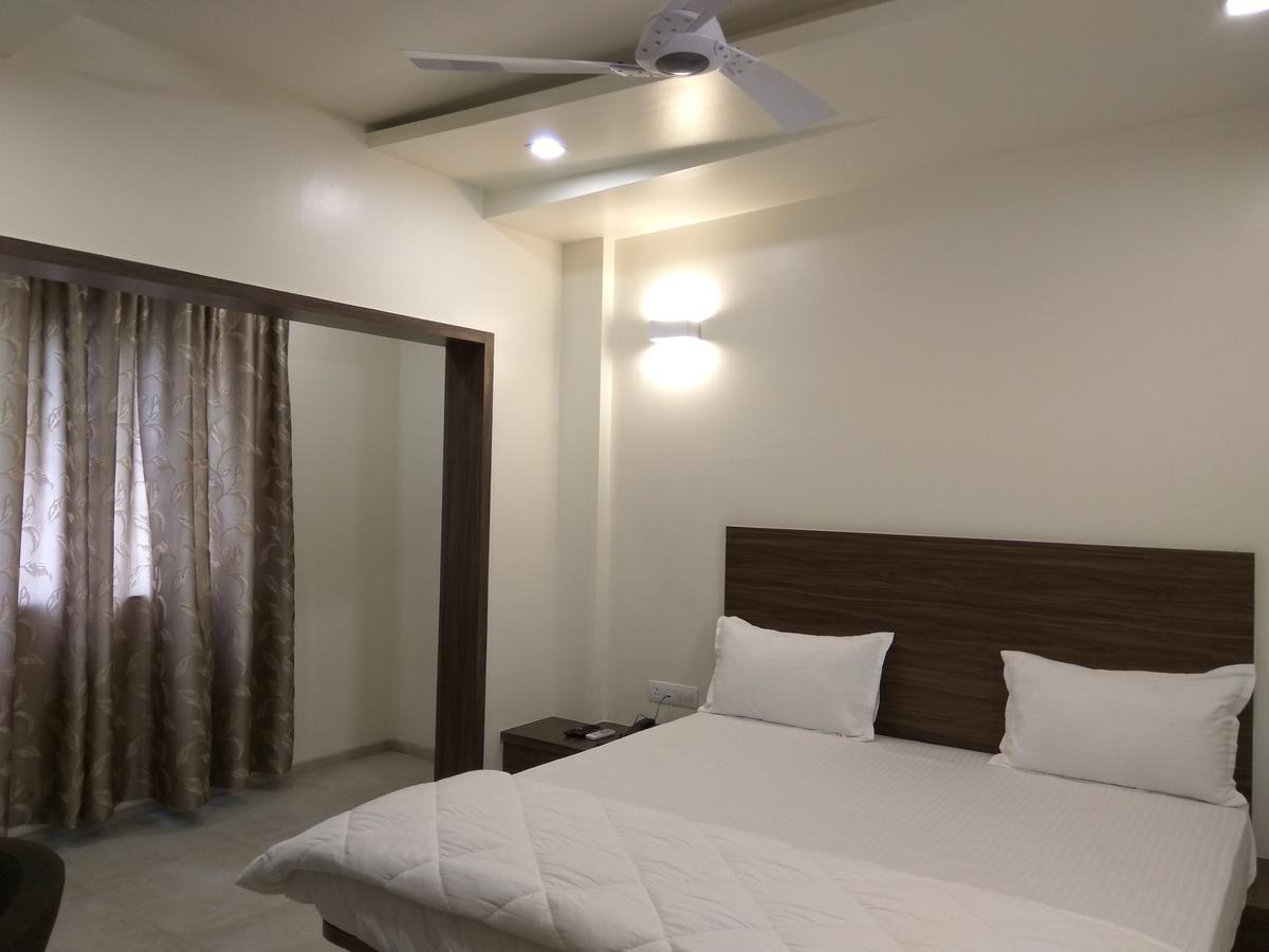 Manasi Inn Сатара Экстерьер фото
