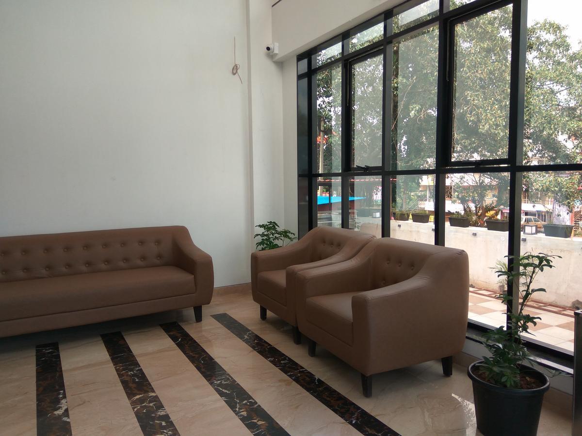 Manasi Inn Сатара Экстерьер фото