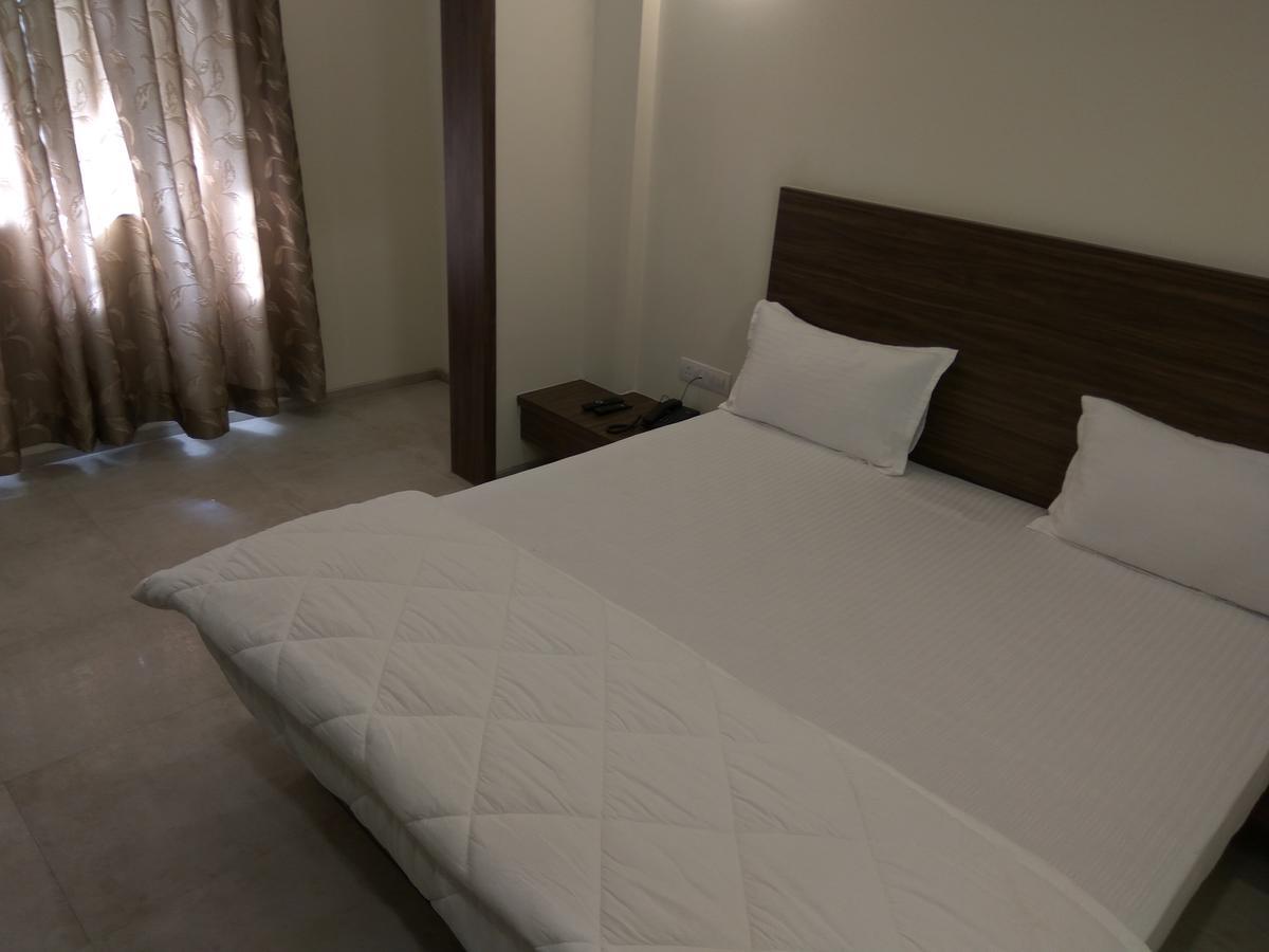 Manasi Inn Сатара Экстерьер фото